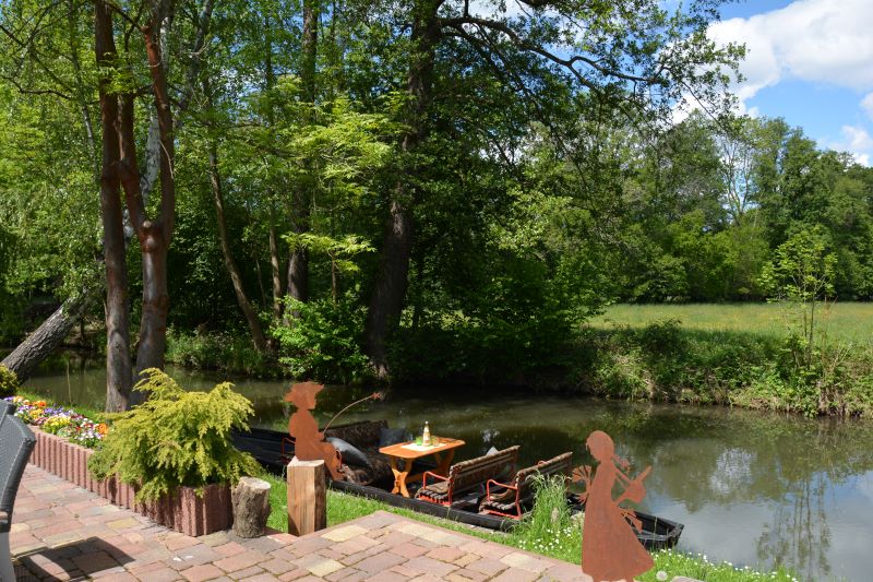 Blick auf das Wasser an der Spreewaldscheune