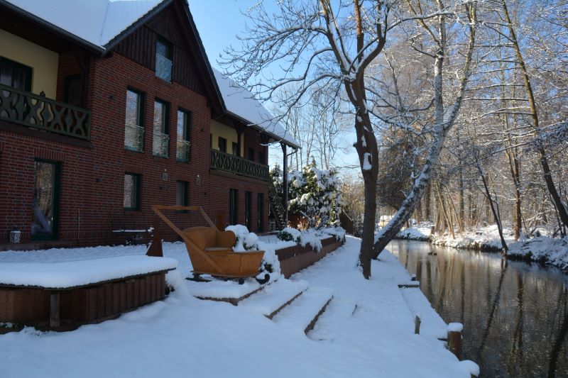 Schnee an der Spreewaldscheune