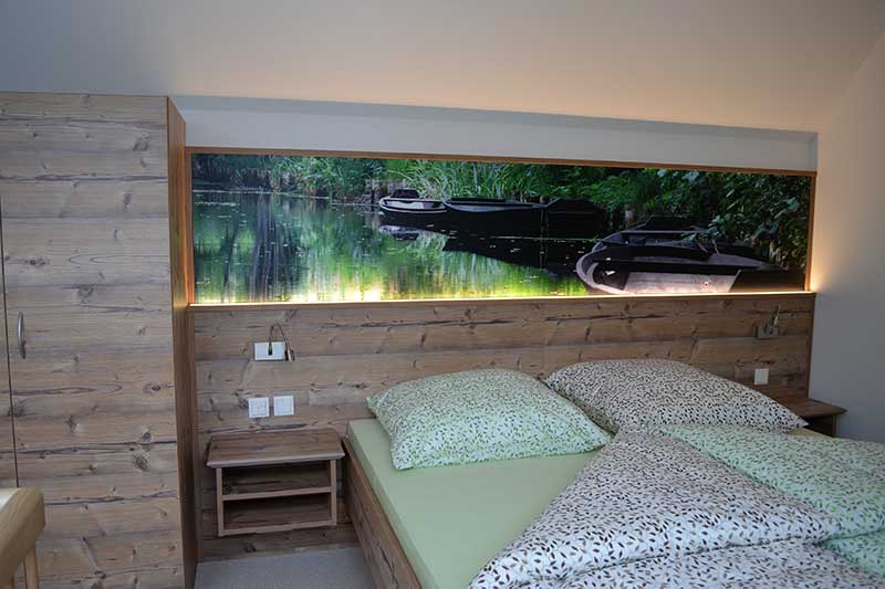 Doppelbett in der Ferienwohnung Kahnschuppen