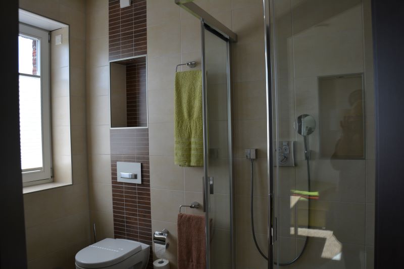 Bad mit Dusche in der Ferienwohnung Wiesenblume